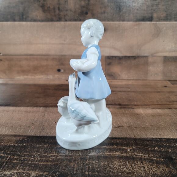 Gerold Porzellan Girl Feeding Geese #5245 Porcelain Figurine Bavaria W. Germany - Picture 8 of 11